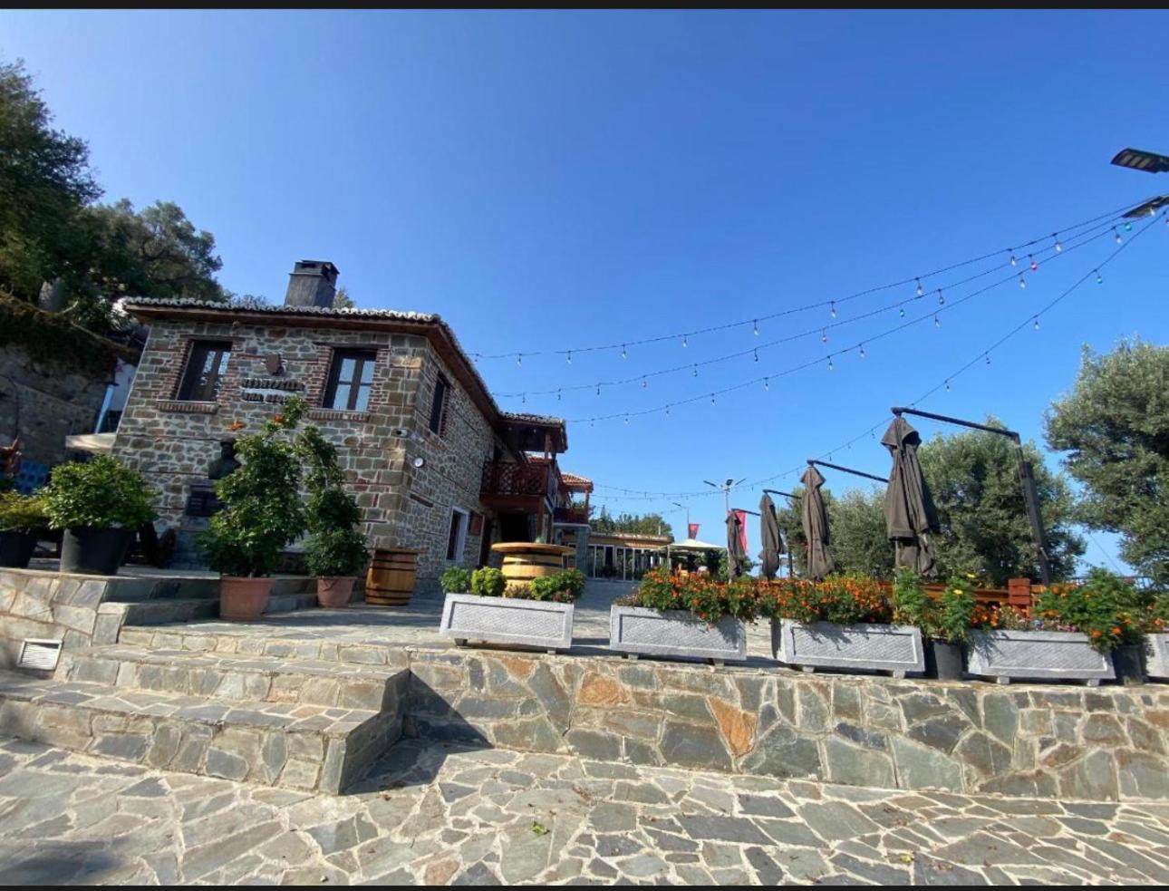 Keshtjella Xhabeqos Hotell Ljaknasi