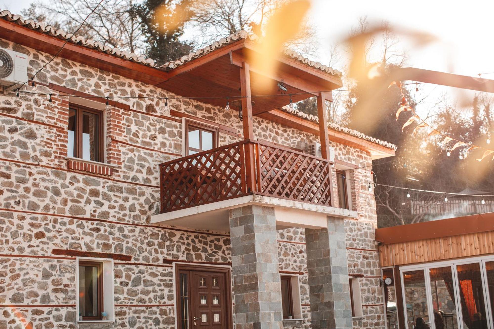 Keshtjella Xhabeqos Hotel Ljaknasi