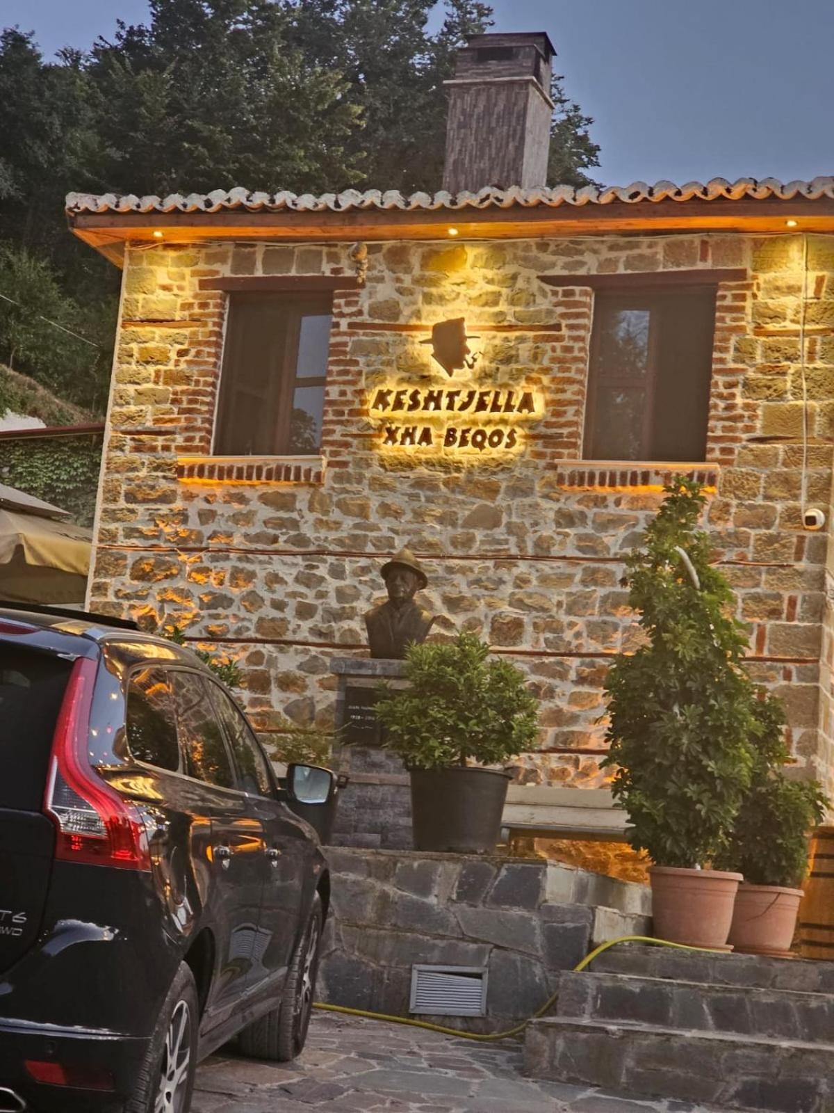 Keshtjella Xhabeqos Hotel Ljaknasi
