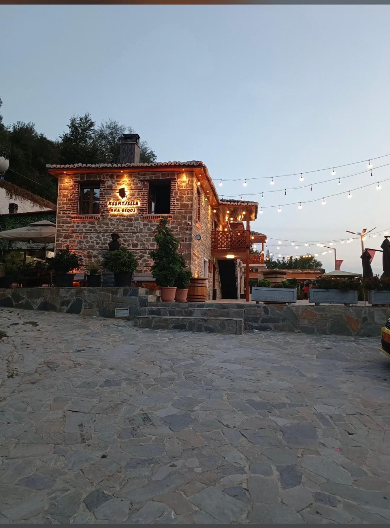 Hotel Keshtjella Xhabeqos