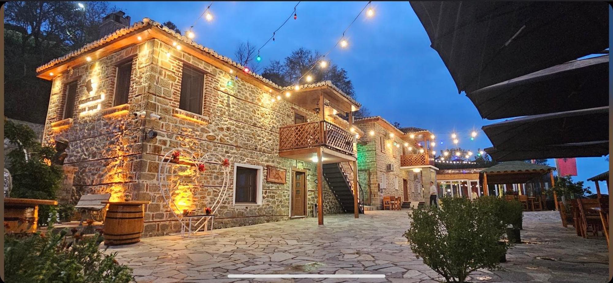 Keshtjella Xhabeqos Hotel Ljaknasi