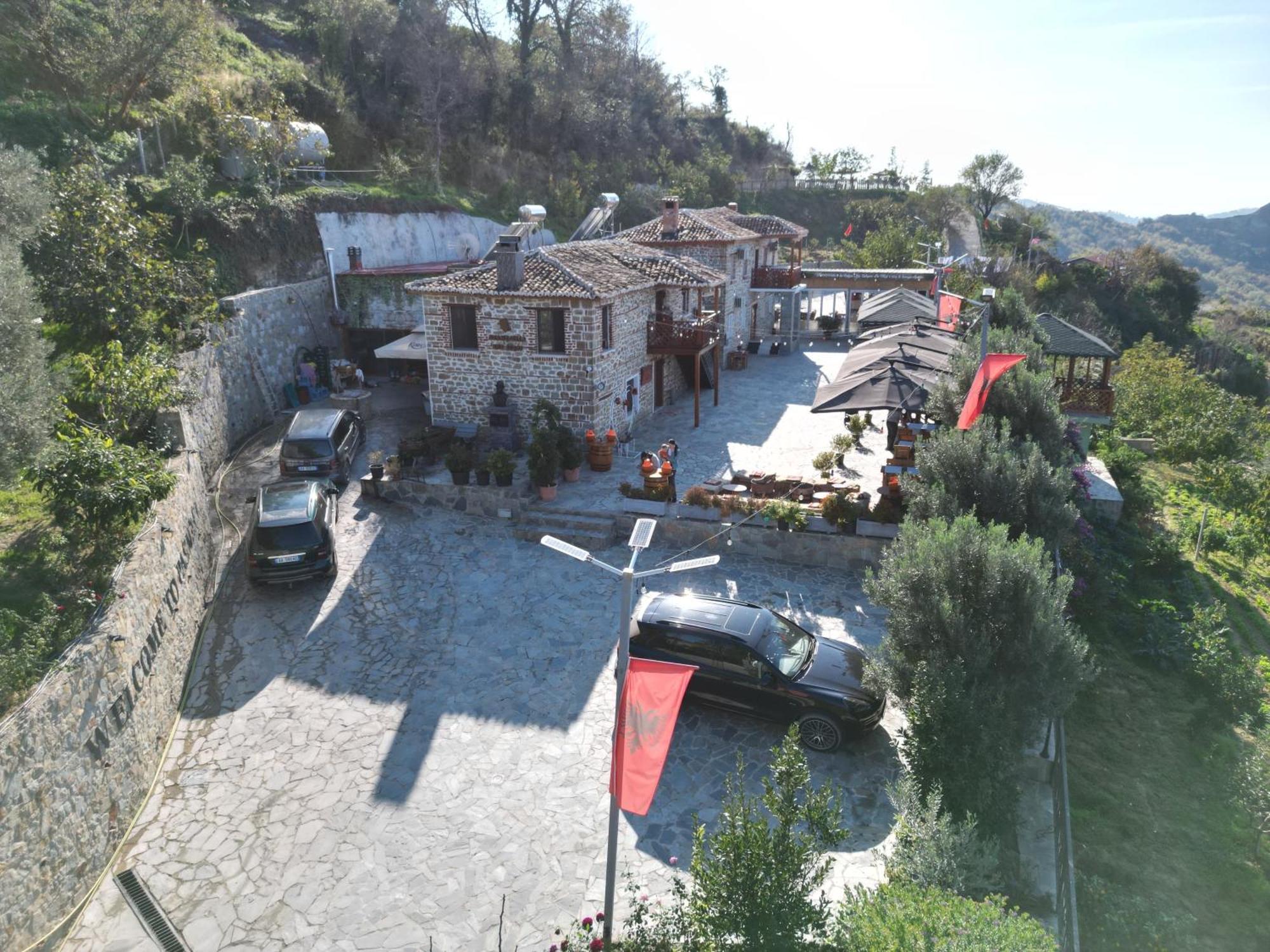 Hotel Keshtjella Xhabeqos Ljaknasi